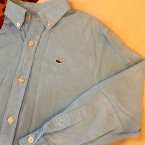 Vineyard vines boys button down in teal. Size small 8–10. Perfect condition